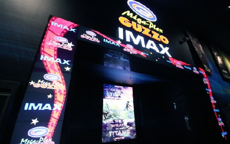 Guzzo IMAX电影院新增大型门廊海报LED数字标牌,多媒体信息发布系统,联网数字告示系统,数字告示,数字标牌,信息显示系统,digital signage