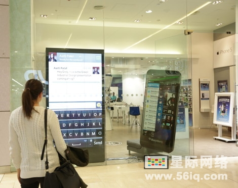 巨型黑莓Z10智能手机亮相英国大型购物中心,信息显示系统,多媒体信息发布系统,数字标牌,数字告示,digital signage