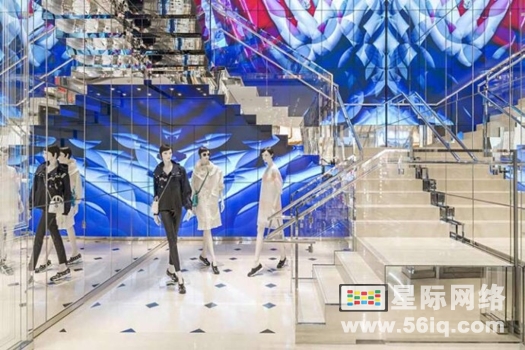 迪奥旗舰店启用全新玻璃墙面互动媒体墙,多媒体信息发布系统,数字标牌,数字告示,digital signage
